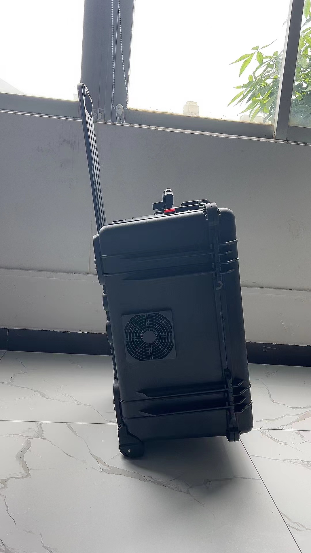 惠山手拉箱型移动通信干扰器